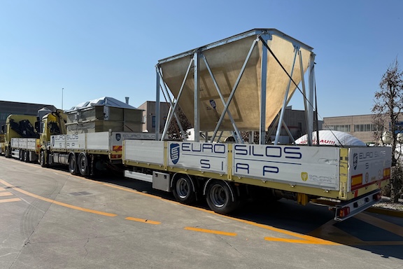 Trasporto feedhoper su camion